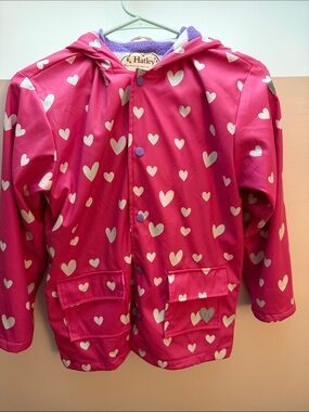 Hatley Bright Pink Heart Print, hearts change color in rain Hooded Raincoat s10